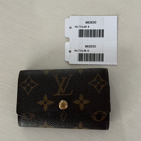 Louis Vuitton Monogram 6 Key Holder - Picture 9 of 9